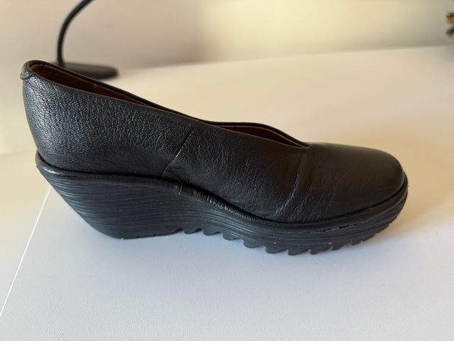 Zapatos plataforma Fly London negros mujer