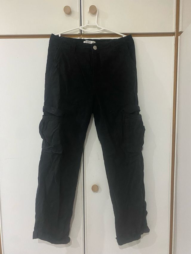 Pantalones cargo negros Pull&Bear