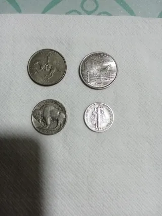 Lote 4 monedas USA: 2 quarters, 1 Buffalo, 1 Mercu