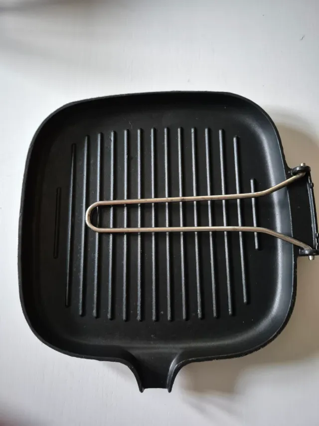 Bistecchiera quadrata in metallo