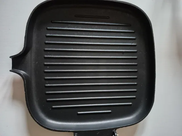 Bistecchiera quadrata in metallo