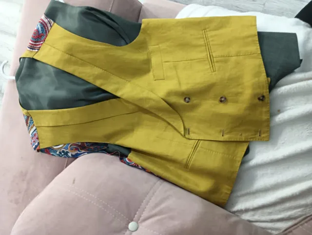 Chaleco de vestir con estampado paisley