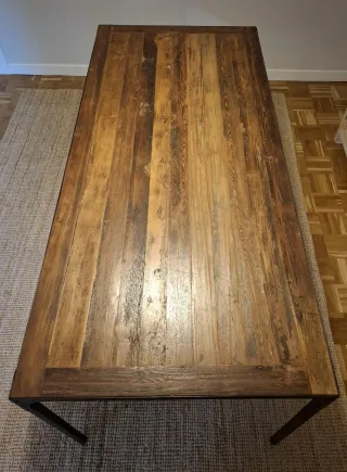 Mesa de comedor de madera y metal