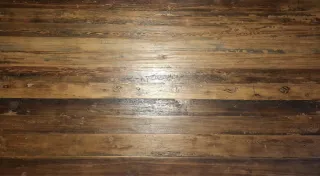 Mesa de comedor de madera y metal