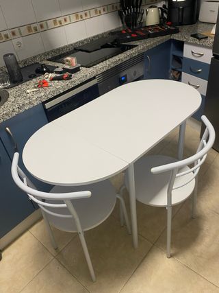 Mesa extensible cocina y 2 sillas
