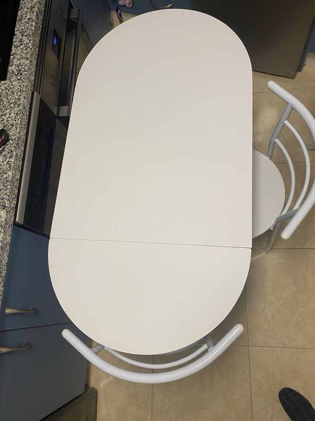 Mesa extensible cocina y 2 sillas