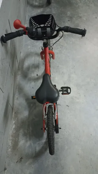 Bicicleta infantil roja