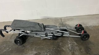 Carrinho de passeio para bebé cinzento