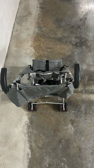 Carrinho de passeio para bebé cinzento