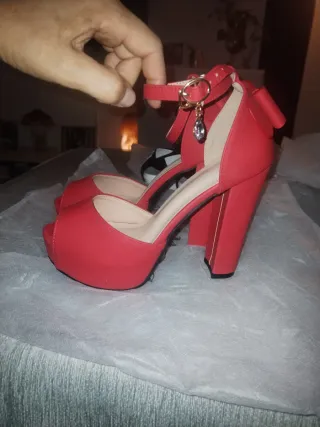 Zapatos de tacón ancho rojos de shein