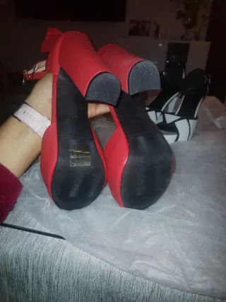 Zapatos de tacón ancho rojos de shein