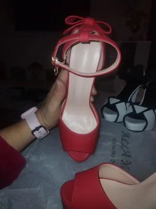Zapatos de tacón ancho rojos de shein