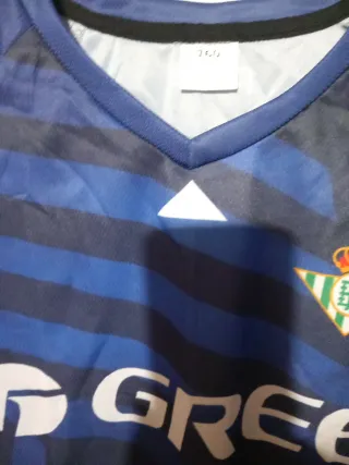 Camiseta infantil azul y negra