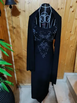 Vestido negro con pedrería