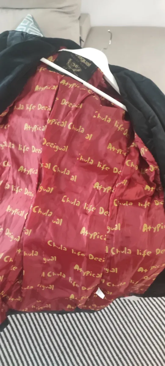 Abrigo Desigual Negro y Rojo Talla S