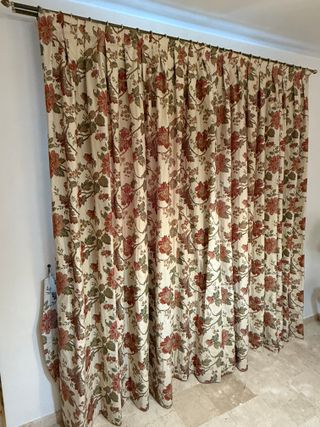Cortinas de tela con estampado floral