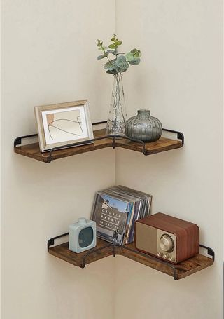 Scaffali angolari in legno e metallo