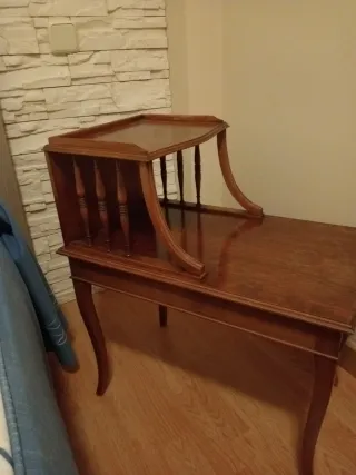 Mesita auxiliar vintage de madera. URGE VENTA