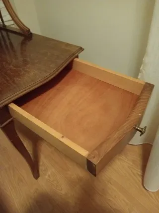 Mesita auxiliar vintage de madera. URGE VENTA