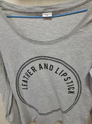 Camiseta gris manga larga Leather and Lipstick