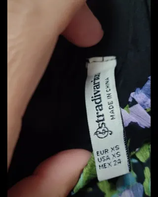 Falda floral volantes .