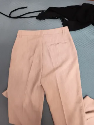 Conjunto Top Negro y Pantalón Beige