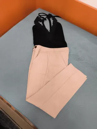 Conjunto Top Negro y Pantalón Beige