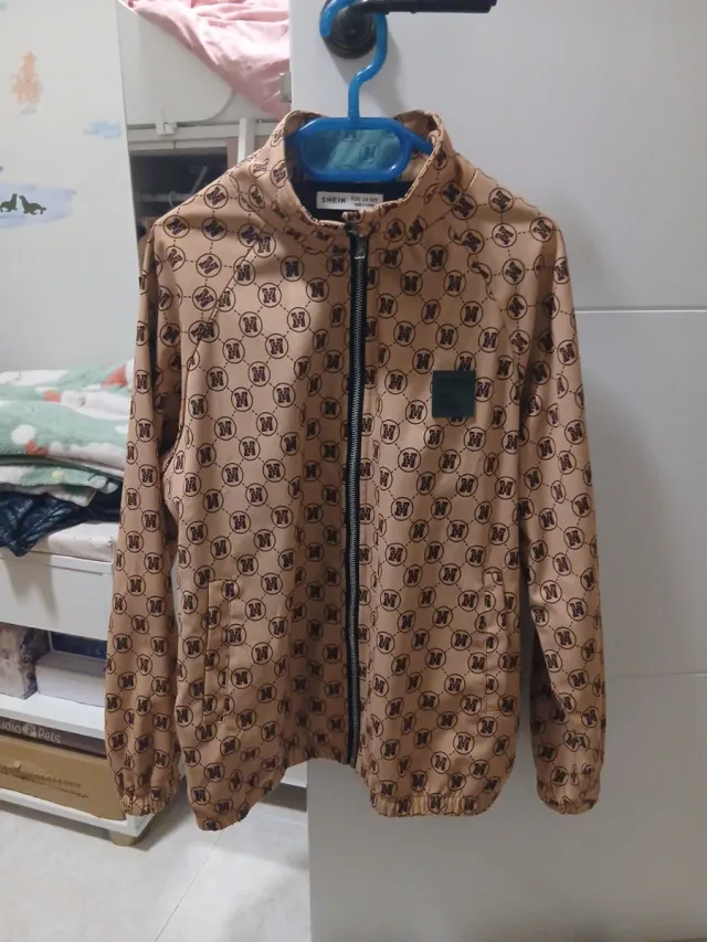 Chaqueta niño Shein Talla 13-14 Estampada