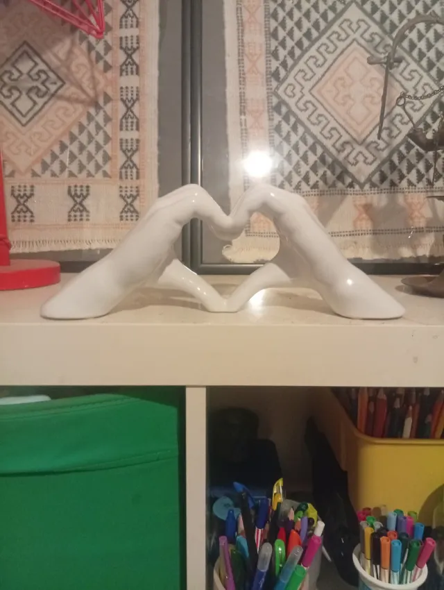 Manos Corazón Cerámica Blanca