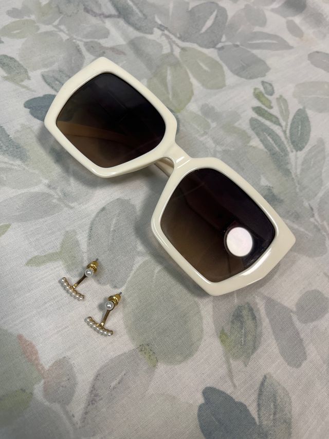 Gafas Hermes + Pendientes Perlas Dorados