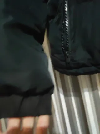 Cazadora acolchada mujer negra