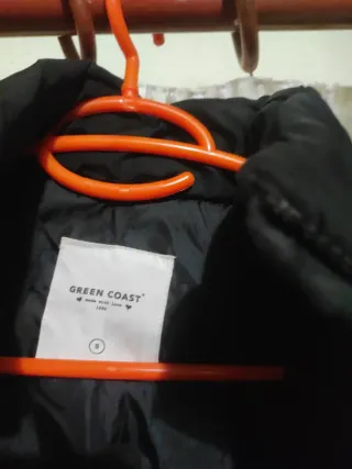 Cazadora acolchada mujer negra