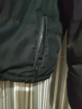 Cazadora acolchada mujer negra