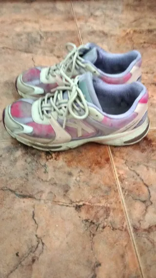 Zapatillas deportivas Kelme rosas y moradas