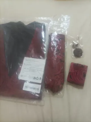 Chaleco, corbata, pañuelo y gemelos vino