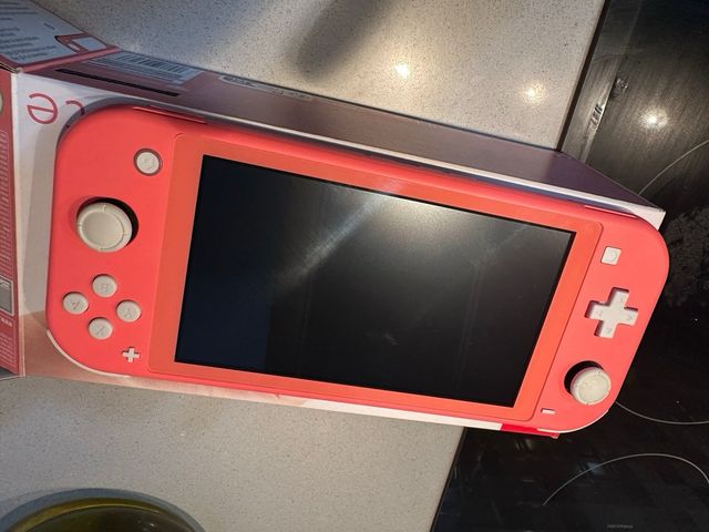 Nintendo Switch Lite Coral