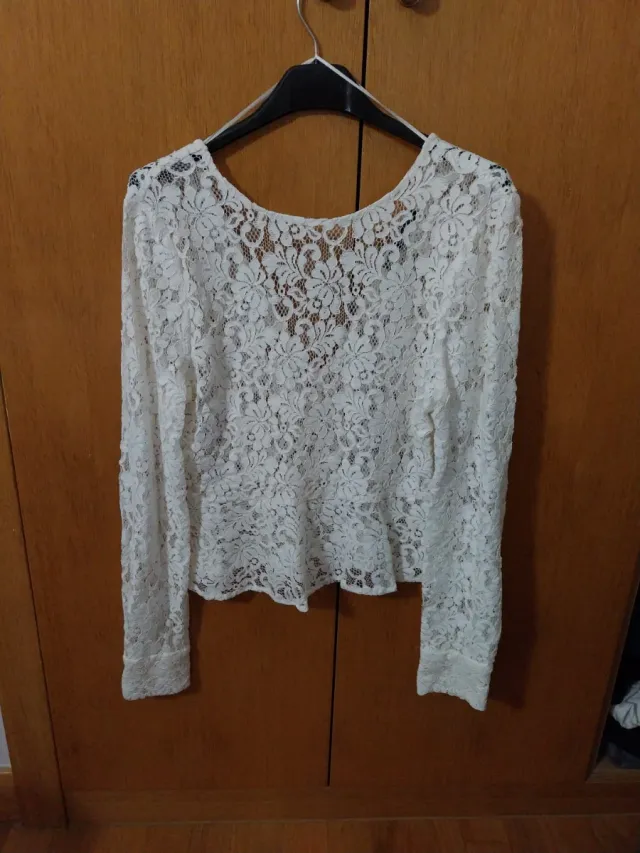 Blusa de encaje blanca manga larga