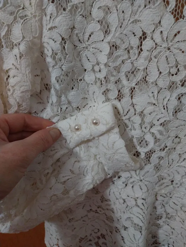 Blusa de encaje blanca manga larga