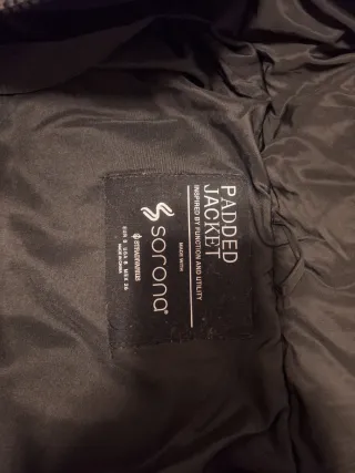 Abrigo acolchado negro Stradivarius Talla S