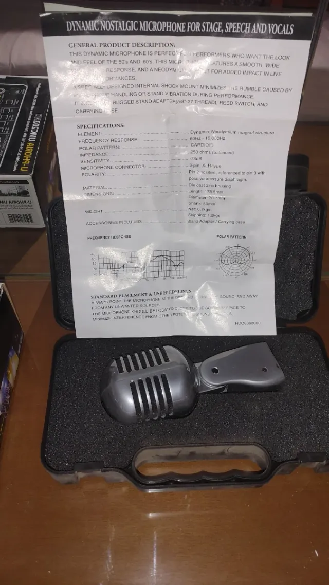 Micrófono Vintage con Estuche
