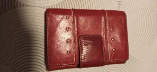 Billetera de piel roja