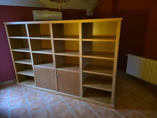 Estantería de madera a medida