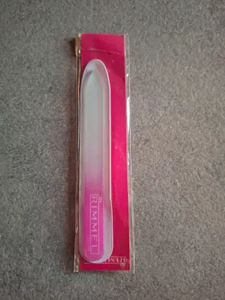 Lima per unghie in vetro Rimmel con custodia nuova
