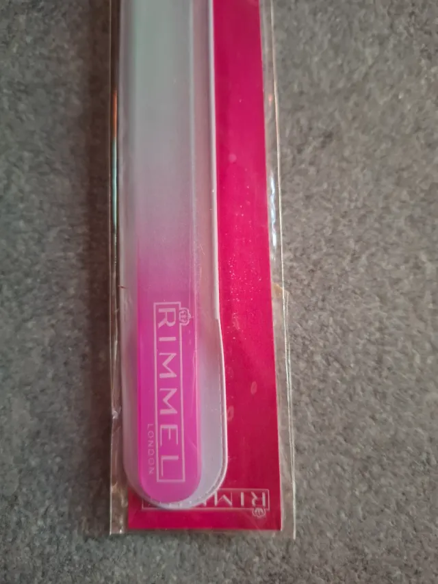 Lima per unghie in vetro Rimmel con custodia nuova