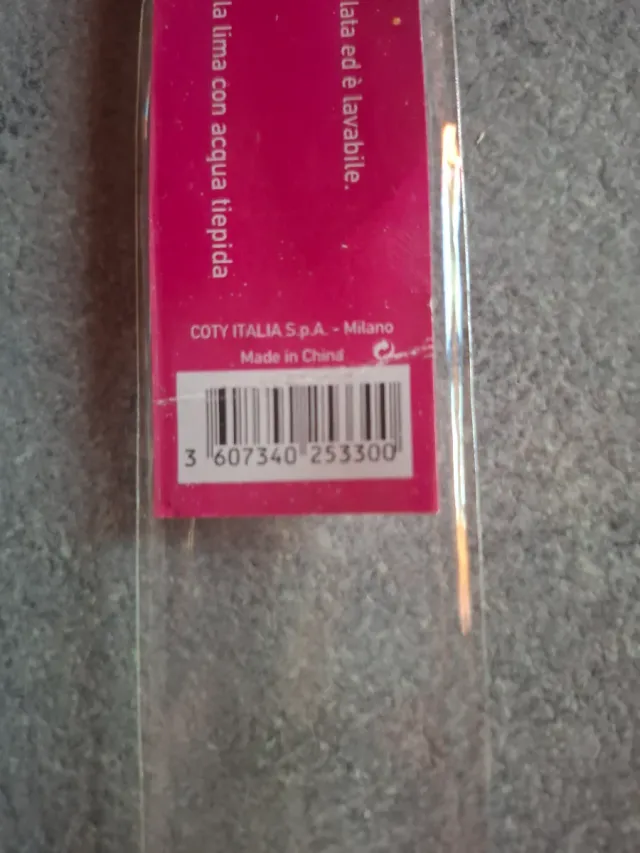 Lima per unghie in vetro Rimmel con custodia nuova