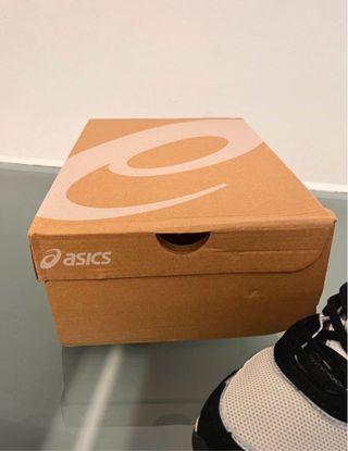 ASICS Sneakers Grises y Blancas