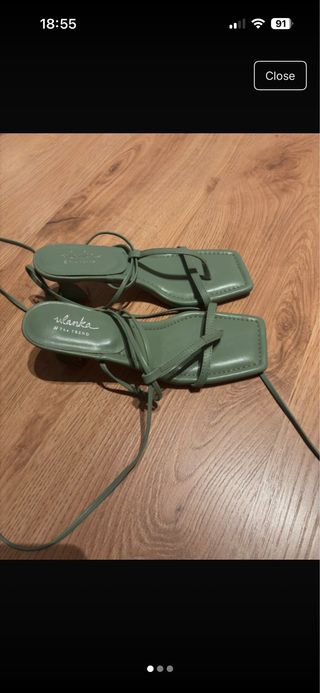 Sandalias Ulanka verdes atadas al tobillo