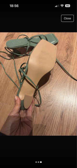 Sandalias Ulanka verdes atadas al tobillo