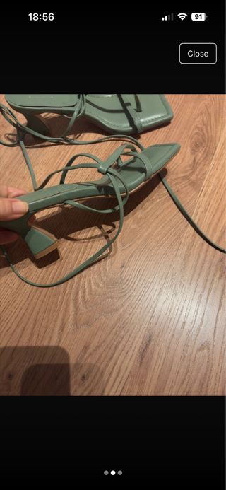 Sandalias Ulanka verdes atadas al tobillo