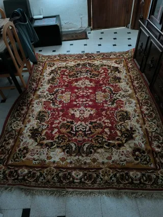 Alfombra de lana con diseño clásico